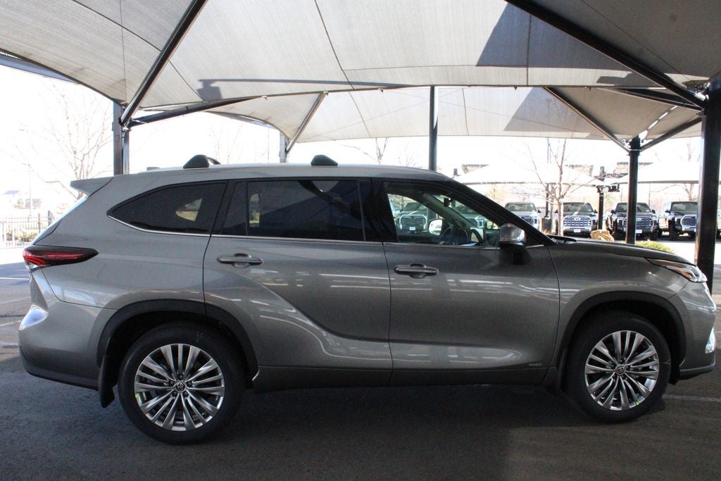 2026 Toyota Highlander Hybrid Platinum