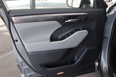 2026 Toyota Highlander Hybrid Platinum