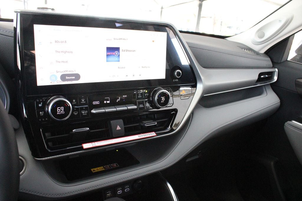 2026 Toyota Highlander Hybrid Platinum