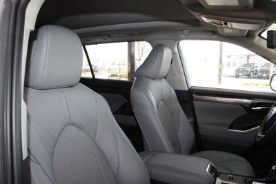 2026 Toyota Highlander Hybrid Platinum