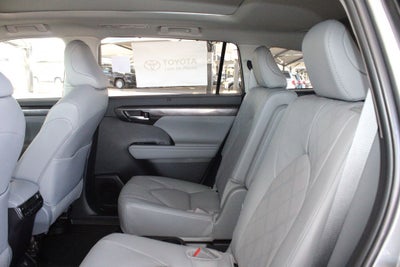 2026 Toyota Highlander Hybrid Platinum