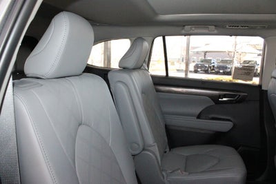 2026 Toyota Highlander Hybrid Platinum