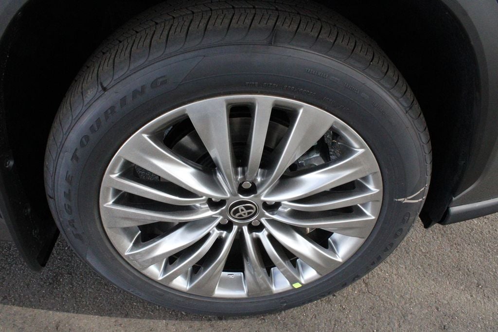 2026 Toyota Highlander Hybrid Platinum