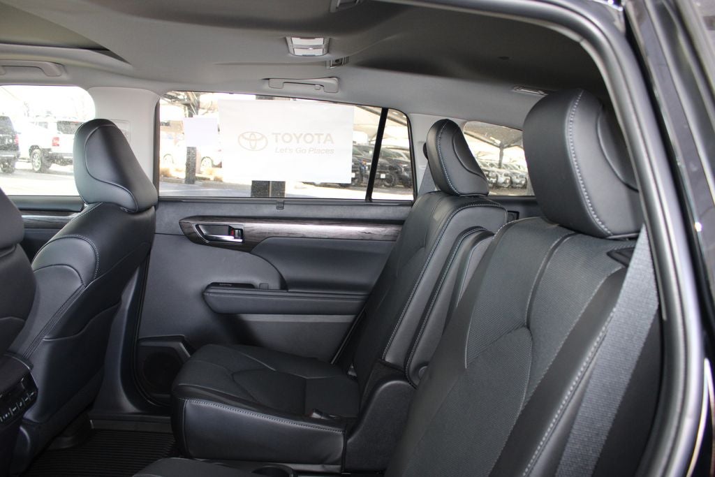 2026 Toyota Highlander Hybrid Limited