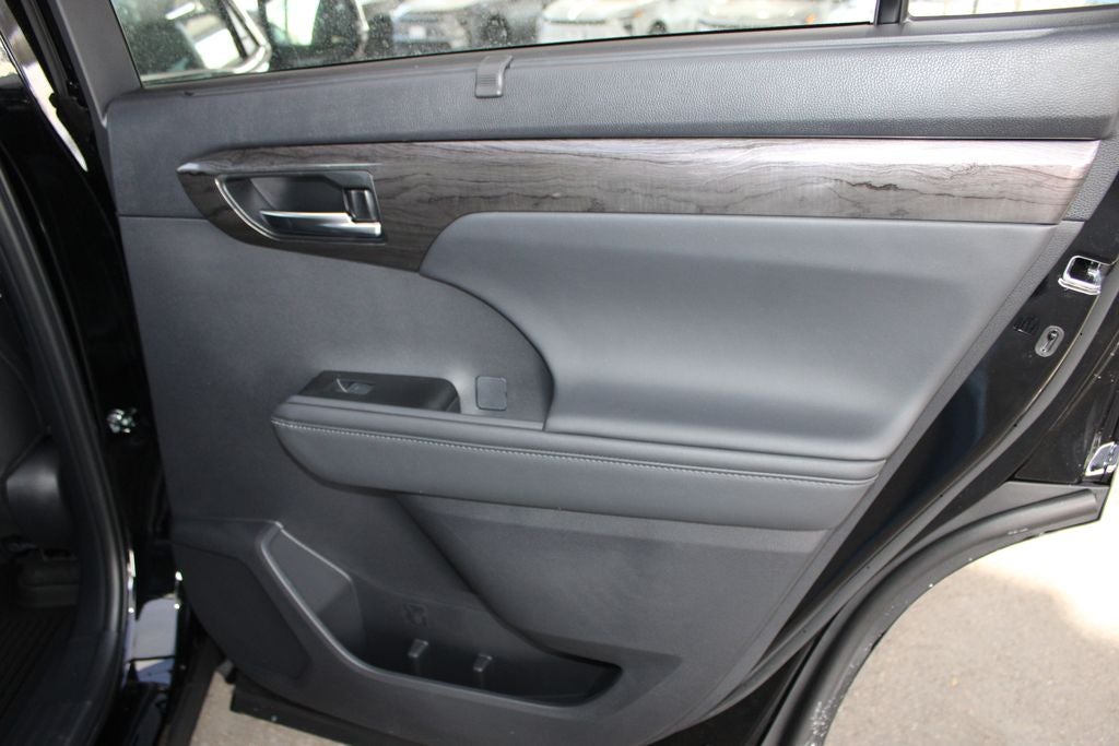 2026 Toyota Highlander Hybrid Limited