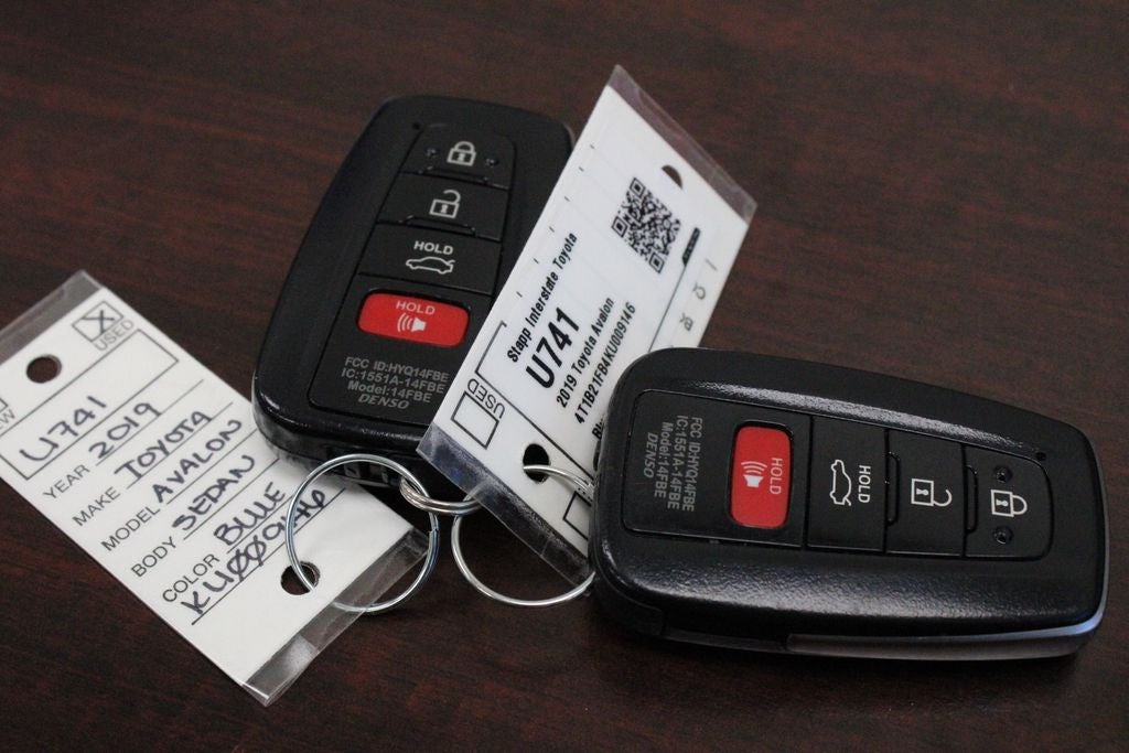 2019 Toyota AVALON HYBRID Limited