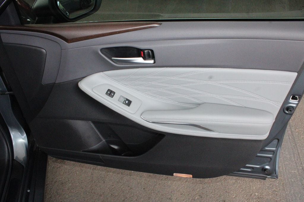 2019 Toyota AVALON HYBRID Limited