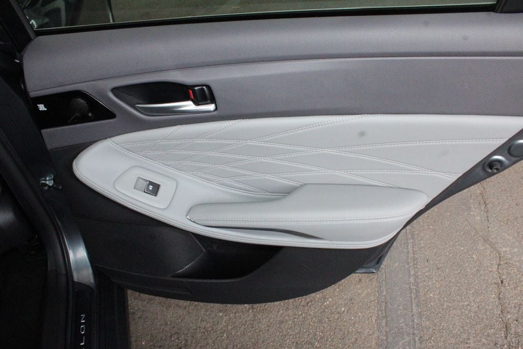 2019 Toyota AVALON HYBRID Limited