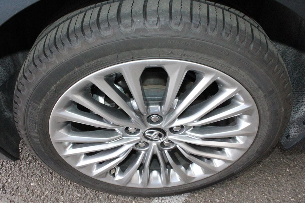 2019 Toyota AVALON HYBRID Limited