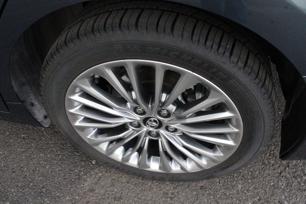 2019 Toyota AVALON HYBRID Limited