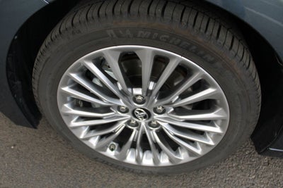 2019 Toyota AVALON HYBRID Limited