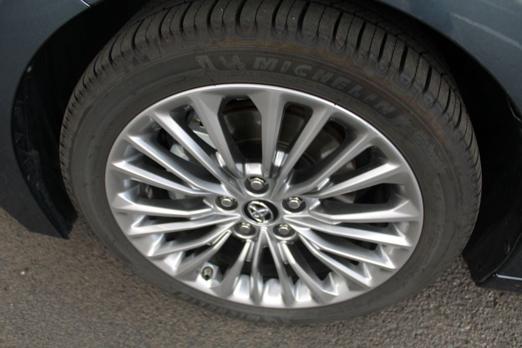 2019 Toyota AVALON HYBRID Limited