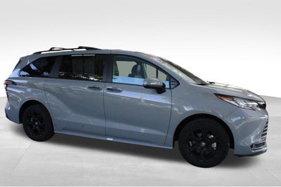 2025 Toyota Sienna Woodland Edition 7 Passenger