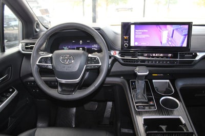 2025 Toyota Sienna Woodland Edition 7 Passenger