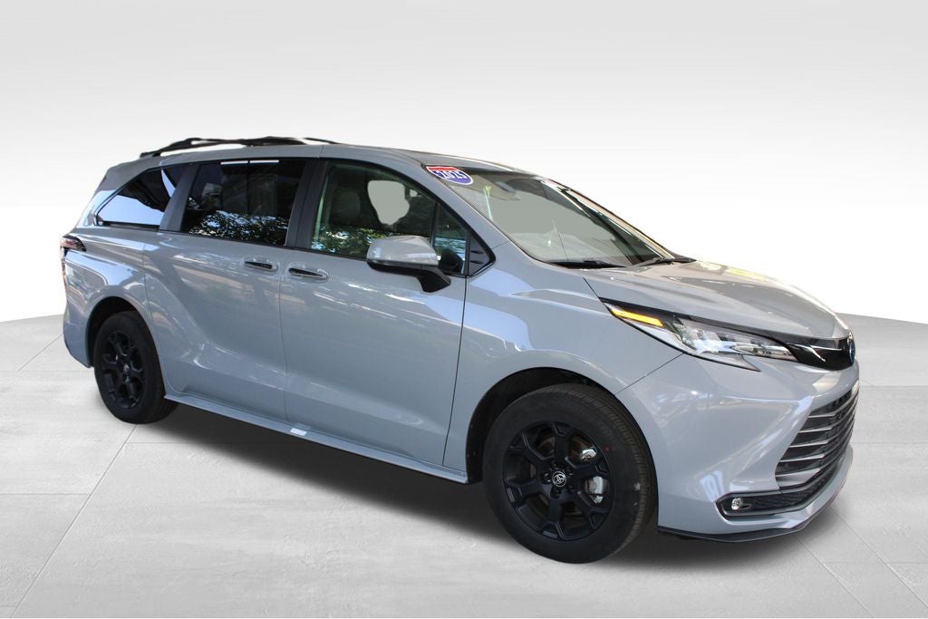 2025 Toyota Sienna Woodland Edition 7 Passenger