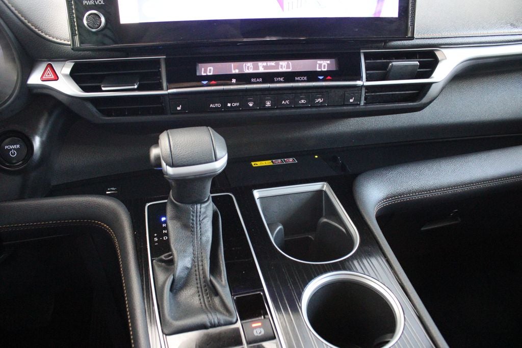 2025 Toyota Sienna Woodland Edition 7 Passenger