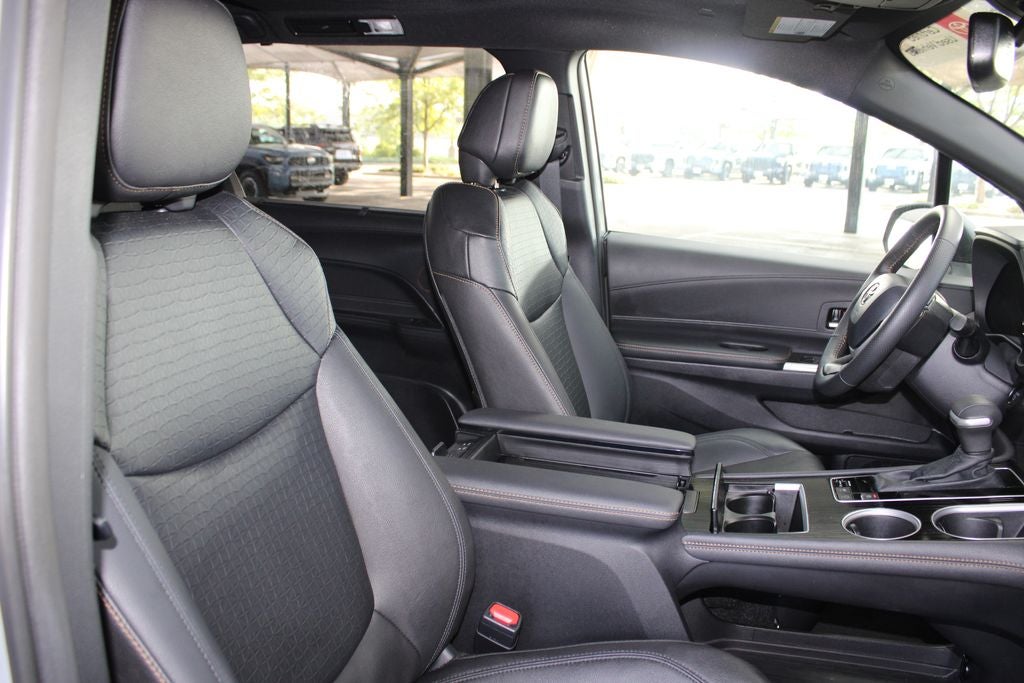 2025 Toyota Sienna Woodland Edition 7 Passenger