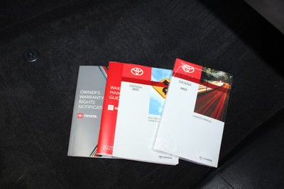2025 Toyota Sienna Woodland Edition 7 Passenger