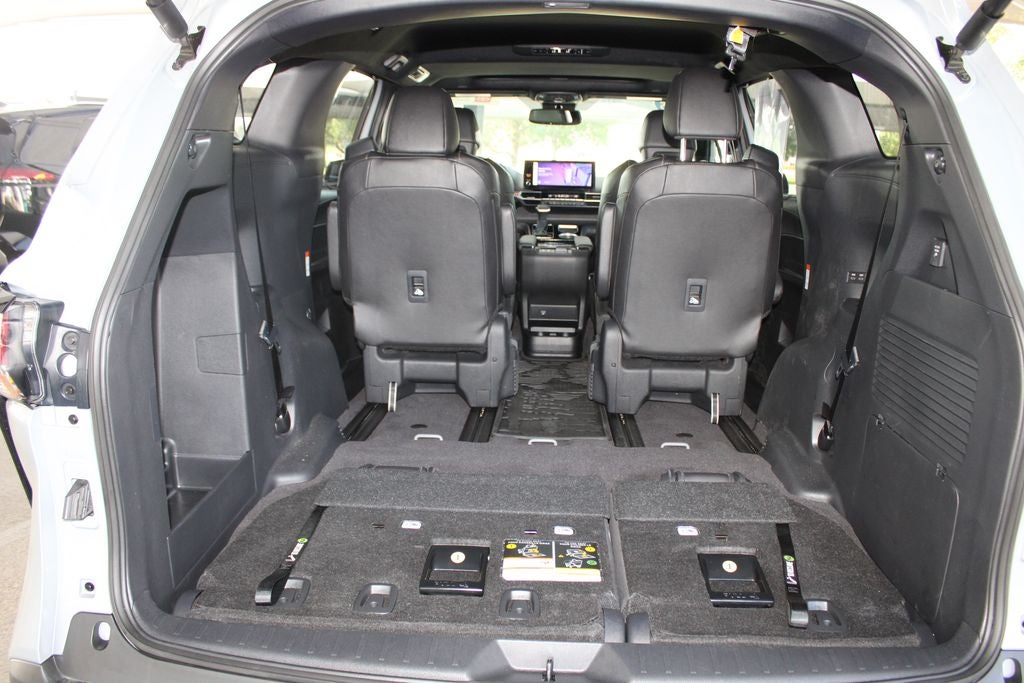 2025 Toyota Sienna Woodland Edition 7 Passenger