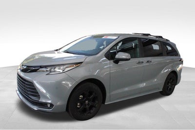 2025 Toyota Sienna Woodland Edition 7 Passenger