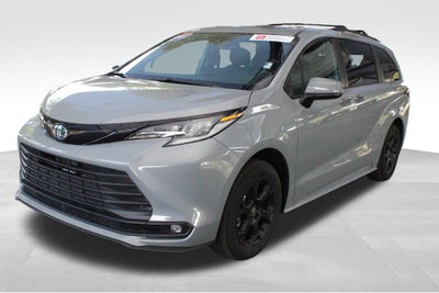 2025 Toyota Sienna Woodland Edition 7 Passenger