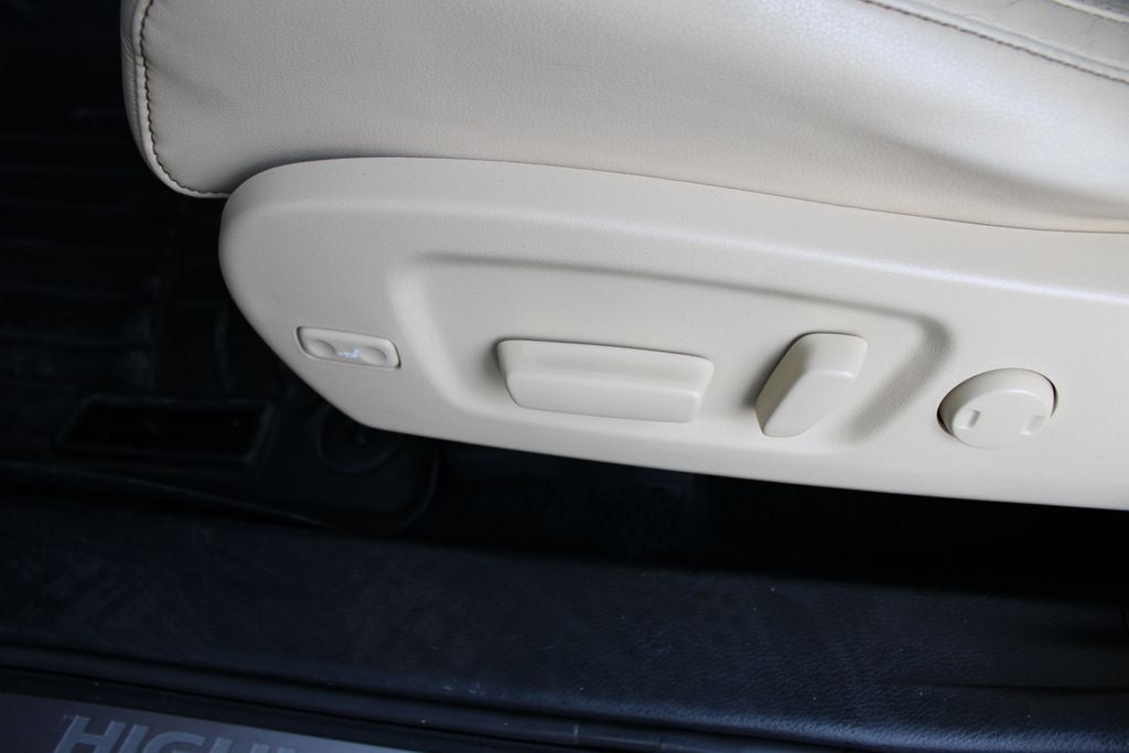 2015 Toyota HIGHLANDER Limited Platinum V6