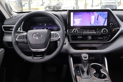 2024 Toyota Highlander Hybrid Platinum