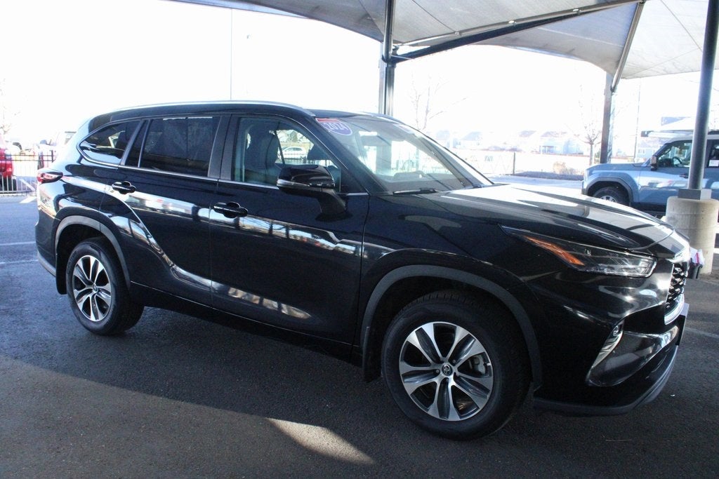 2024 Toyota HIGHLANDER XLE