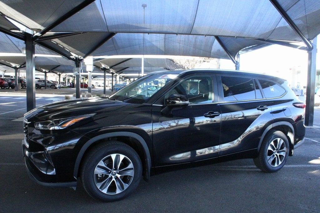 2024 Toyota HIGHLANDER XLE