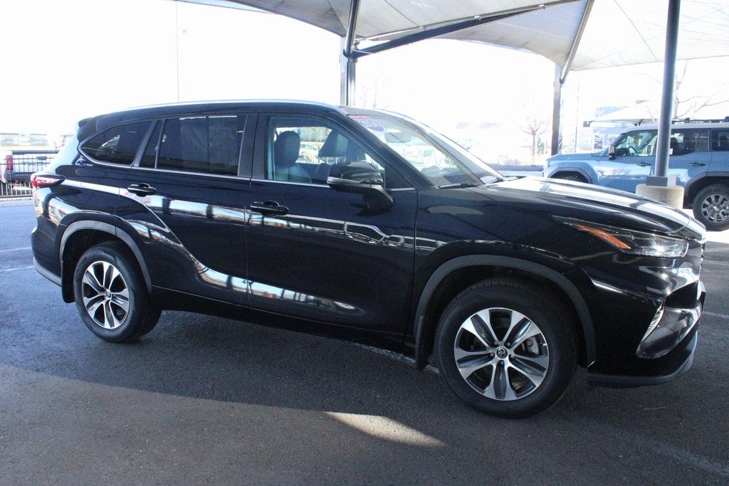 2024 Toyota HIGHLANDER XLE