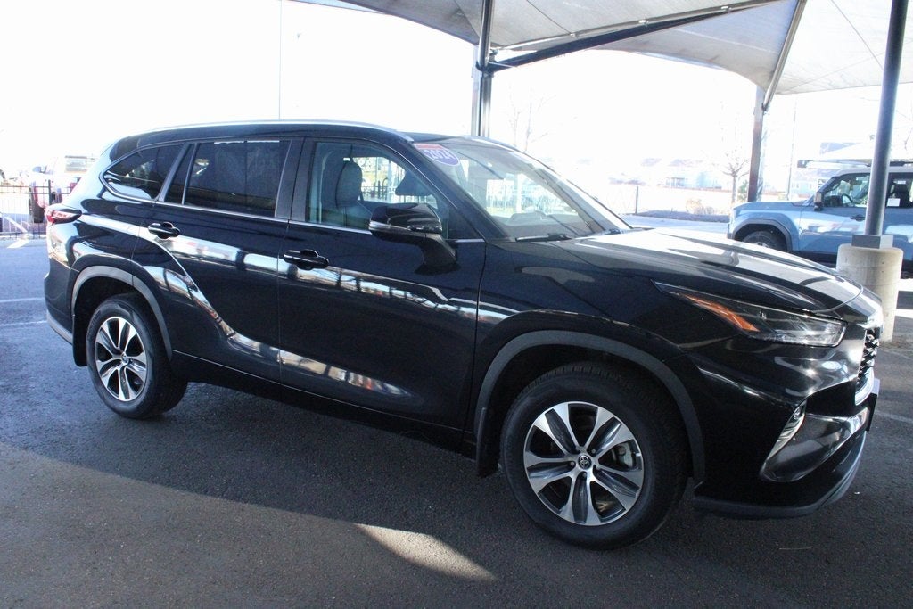 2024 Toyota HIGHLANDER XLE