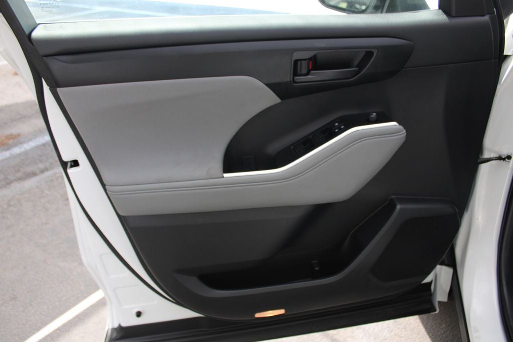 2025 Toyota HIGHLANDER LE