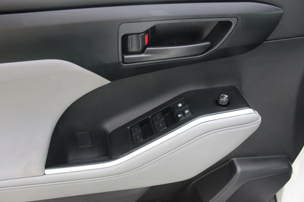 2025 Toyota HIGHLANDER LE