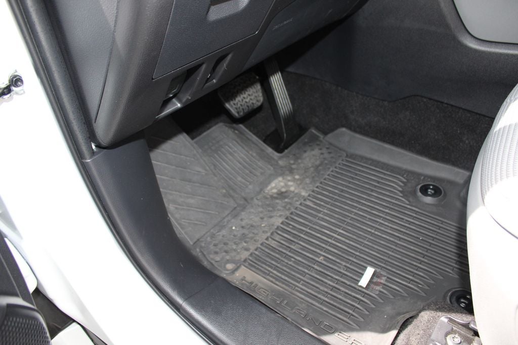 2025 Toyota HIGHLANDER LE