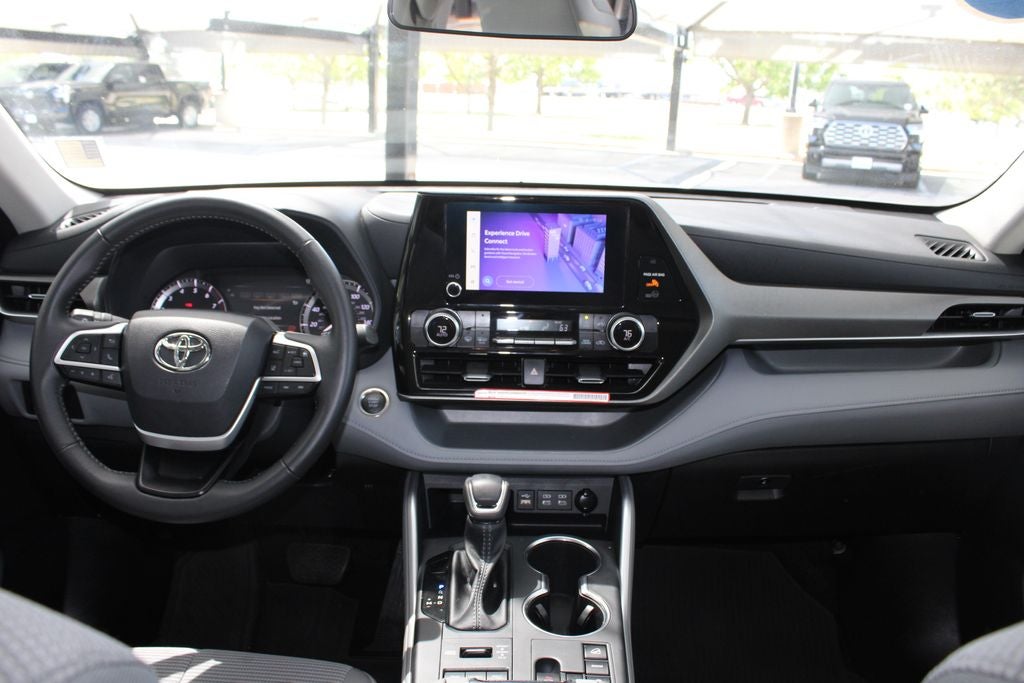 2025 Toyota HIGHLANDER LE