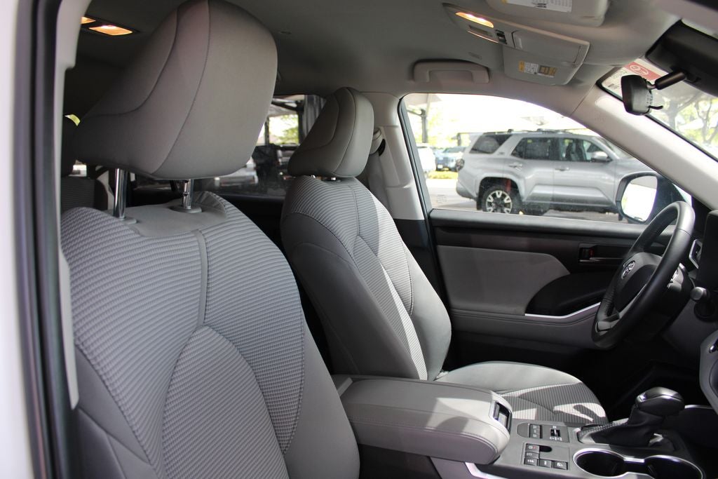 2025 Toyota HIGHLANDER LE