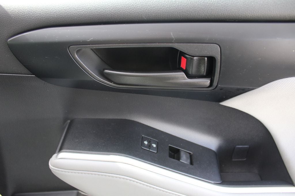2025 Toyota HIGHLANDER LE