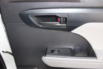 2025 Toyota HIGHLANDER LE