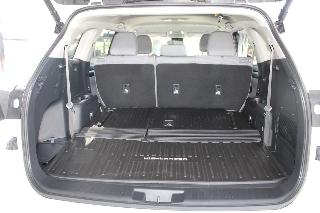 2025 Toyota HIGHLANDER LE
