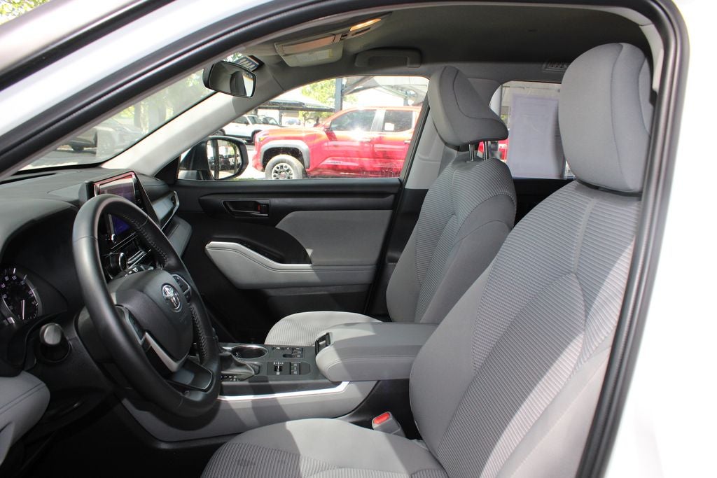 2025 Toyota HIGHLANDER LE
