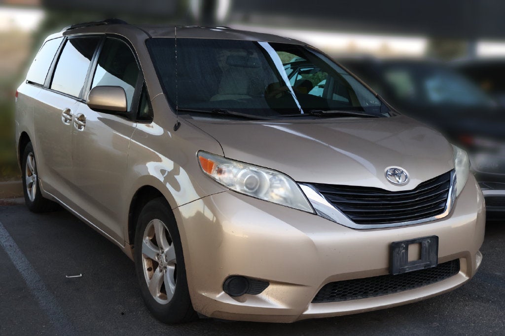 2011 Toyota SIENNA LE 3.5L LE