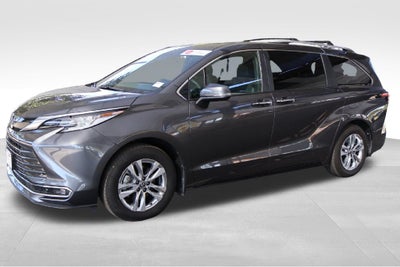 2025 Toyota Sienna Limited 7 Passenger