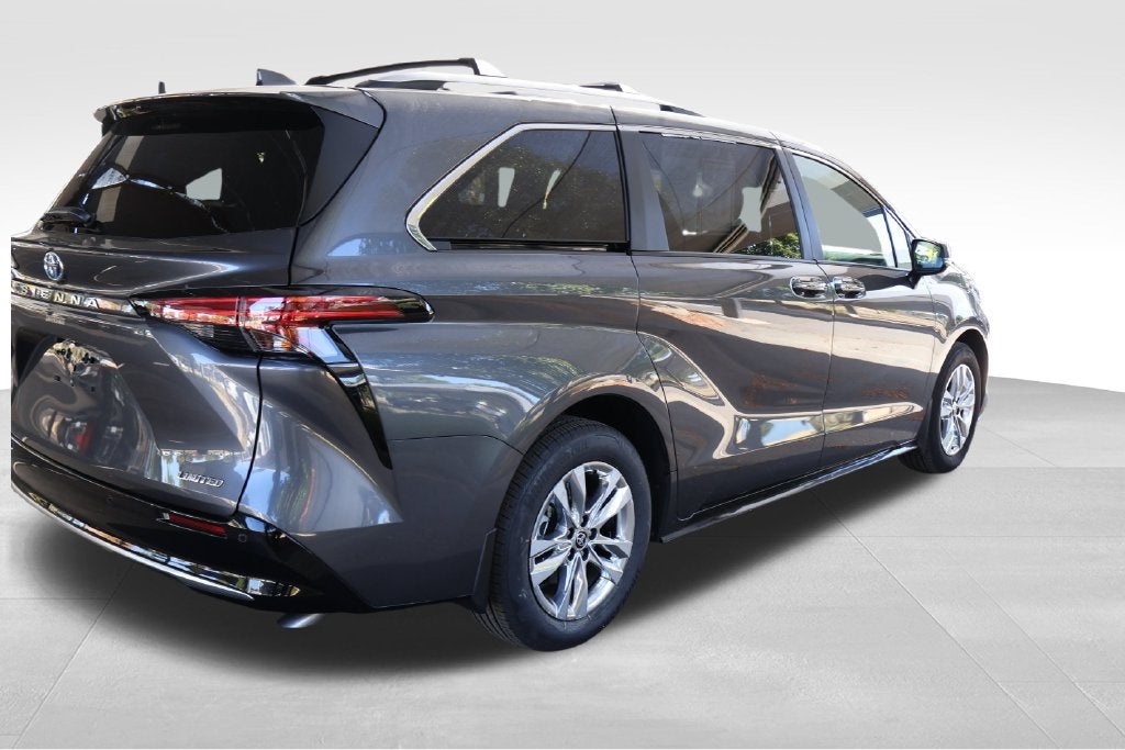 2025 Toyota Sienna Limited 7 Passenger