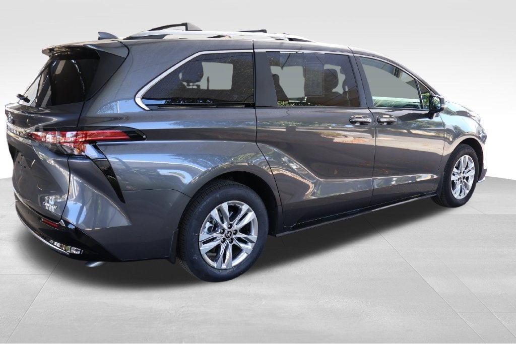 2025 Toyota Sienna Limited 7 Passenger