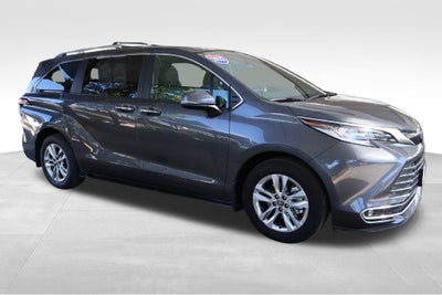 2025 Toyota Sienna Limited 7 Passenger