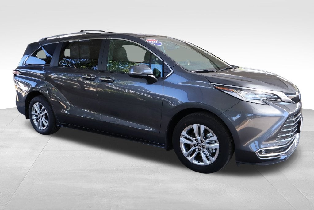 2025 Toyota Sienna Limited 7 Passenger