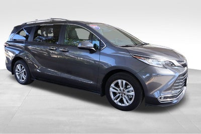 2025 Toyota Sienna Limited 7 Passenger