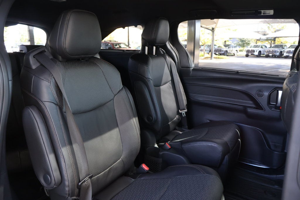 2025 Toyota Sienna Limited 7 Passenger
