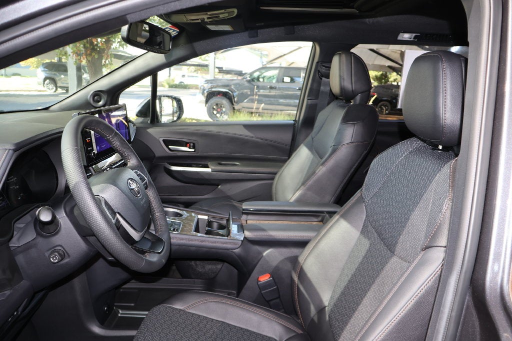 2025 Toyota Sienna Limited 7 Passenger