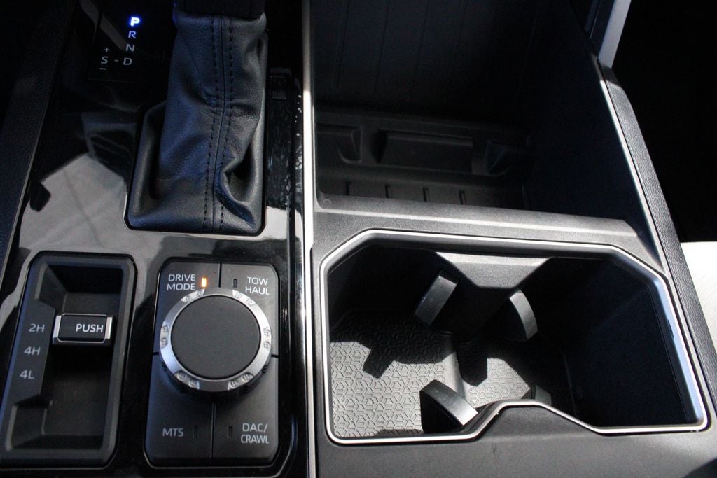 2025 Toyota TUNDRA 4X4 SR5